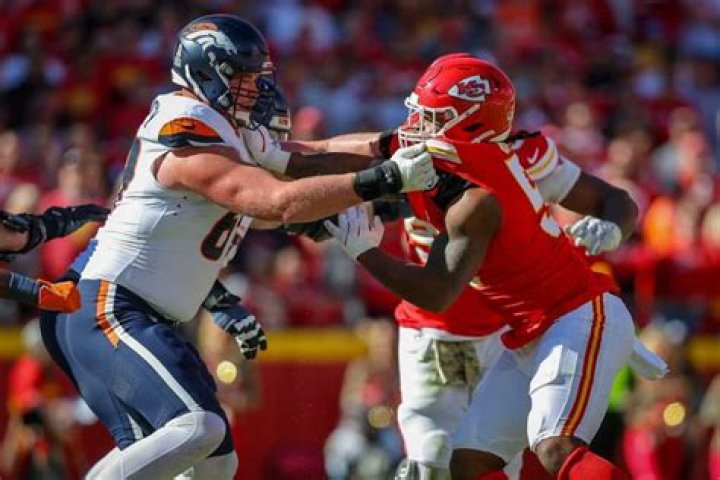 Can offensive lineman block in the back NFL?