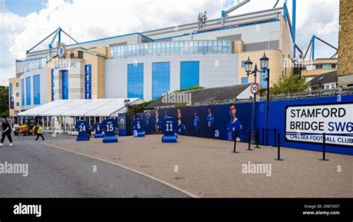 Does Fulham own Stamford Bridge?