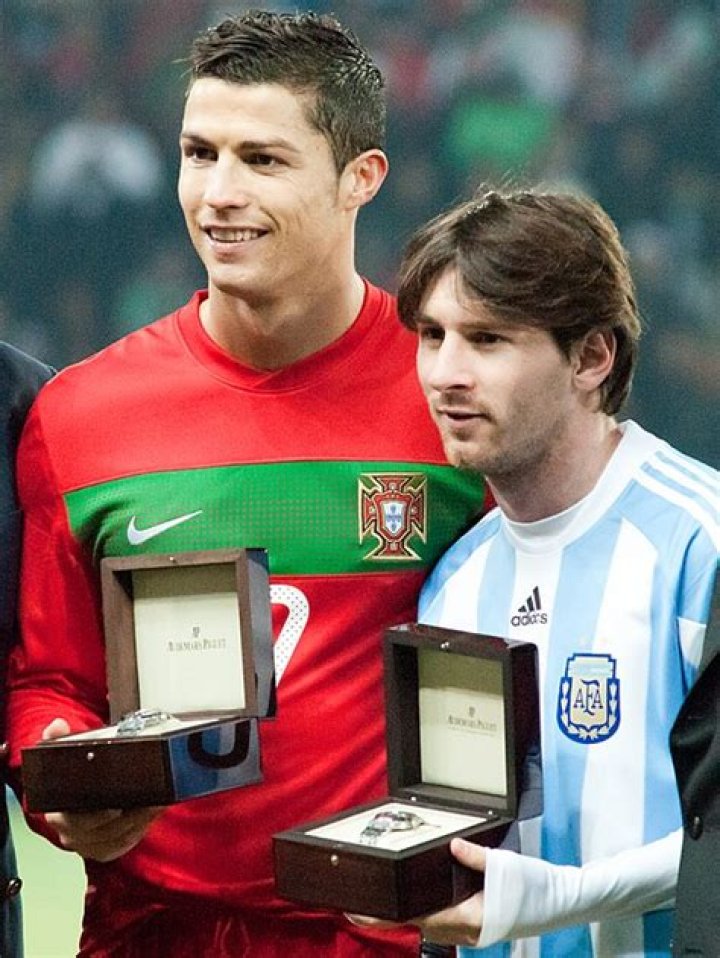 Is Messi left-footed?