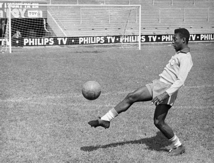 Is Pele ill?