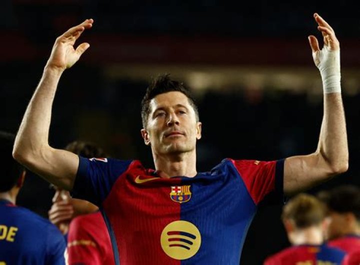 When did Lewandowski beat Gerd Müller's record?