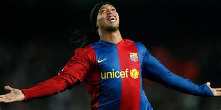 Where did Barcelona buy Ronaldinho from?
